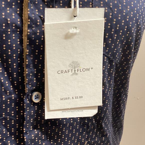 Craft+Flow Button Down Shirt - Picture 4 of 4